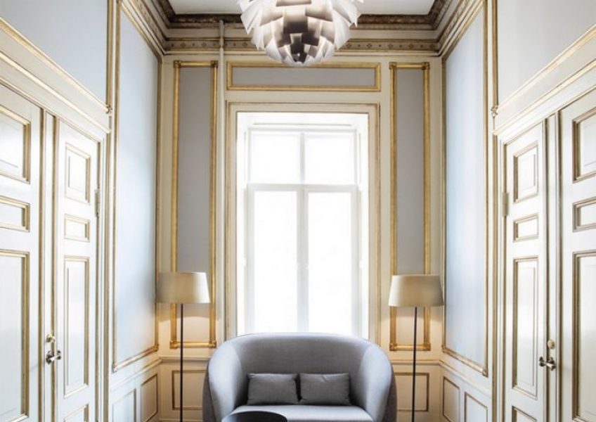 base-in-living-room