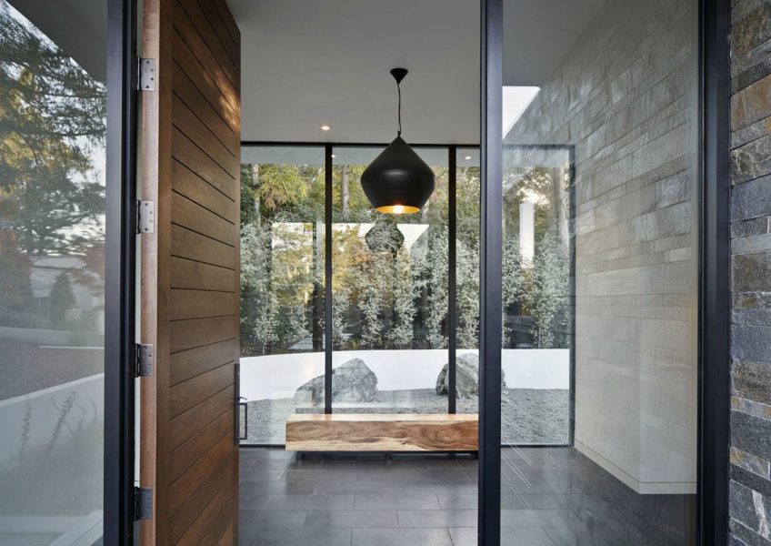 beat-stout-in-entrance-hall
